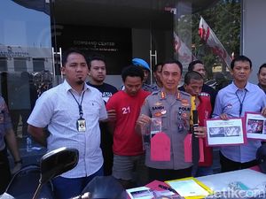 Dua Perampok yang Satroni Minimarket di Surabaya Ditembak Kakinya Dua Perampok yang Satroni Minimarket di Surabaya Ditembak Kakinya