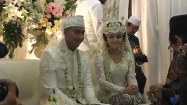 Siti Badriah dan Krisjiana/