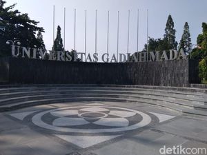 KBM Bauran Dimulai, UGM Bolehkan Kuliah Tatap Muka 100 Persen KBM Bauran Dimulai, UGM Bolehkan Kuliah Tatap Muka 100 Persen