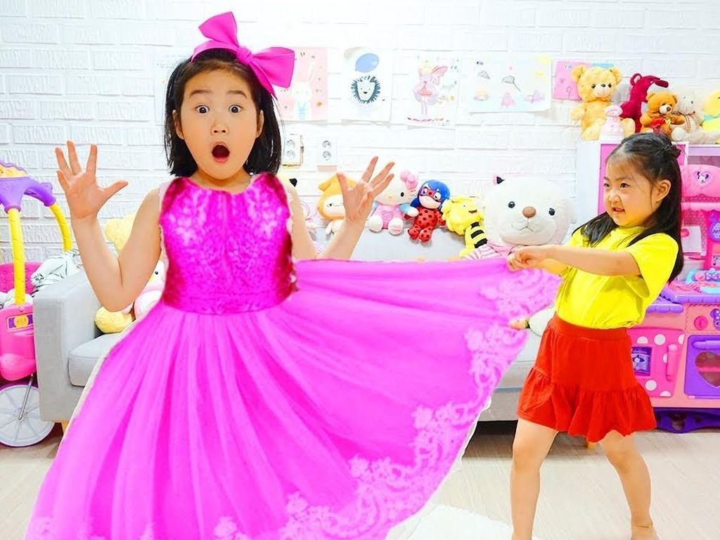 Ini Boram, YouTuber Cilik dengan Penghasilan Rp 43 Miliar per Bulan Ini Boram, YouTuber Cilik dengan Penghasilan Rp 43 Miliar per Bulan