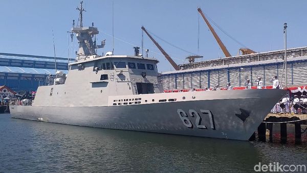 PT PAL Serahkan Kapal Perang ke Kemenhan