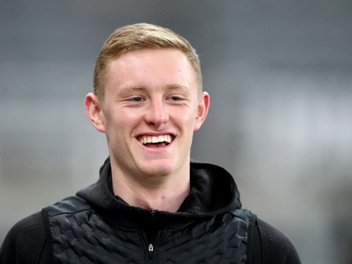 NEWCASTLE UPON TYNE, ENGLAND - FEBRUARY 26:  Sean Longstaff of Newcastle United arrives at the stadium prior to the Premier League match between Newcastle United and Burnley FC at St. James Park on February 26, 2019 in Newcastle upon Tyne, United Kingdom.  (Photo by Ian MacNicol/Getty Images)