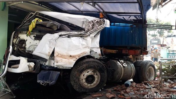 Truk Seruduk Puskesmas di Boyolali, 1 Orang Tewas