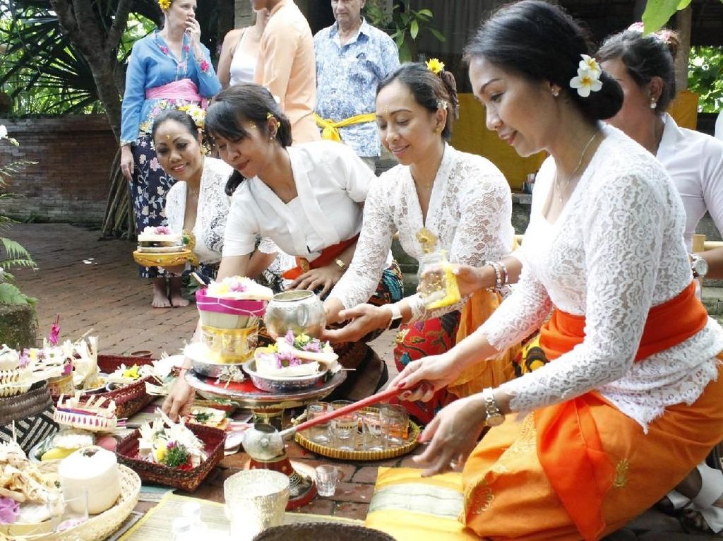 Masyarakat Bali di Berlin Rayakan Galungan di Pura Tri Hita Karana