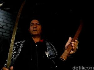 Geram, Warga Tantang Pelaku Teror Penggedor pintu Misterius Lewat Toa Musala Geram, Warga Tantang Pelaku Teror Penggedor pintu Misterius Lewat Toa Musala