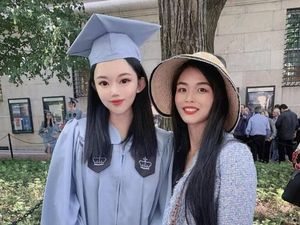 7 Wanita Edit Fotonya Biar Makin Cantik, Hasilnya Malah Diledek Netizen 7 Wanita Edit Fotonya Biar Makin Cantik, Hasilnya Malah Diledek Netizen