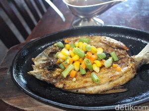 Selain Bandeng Asap di Sidoarjo Ada Steak Bandeng yang Gurih Enak Selain Bandeng Asap di Sidoarjo Ada Steak Bandeng yang Gurih Enak