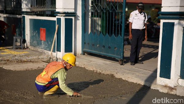 Trotoar Jalan Dr Sutomo Jakarta Pusat Direvitalisasi
