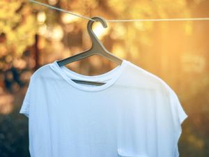 Gampang! Ini 7 Tips Bikin Baju Menguning Kembali Putih Tanpa Pemutih Gampang! Ini 7 Tips Bikin Baju Menguning Kembali Putih Tanpa Pemutih