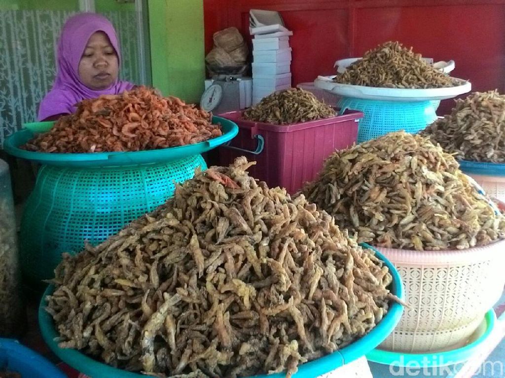Kriuk Renyah Wader dan Udang Goreng dari Waduk Gajah Mungkur Kriuk Renyah Wader dan Udang Goreng dari Waduk Gajah Mungkur