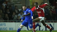 Wayne Rooney menggebrak sepakbola Inggris bersama Everton pada 2002-2004, setelah lulus dari akademi. Penampilannya meyakinkan Manchester United untuk membayar 37 juta euro dan menggajinya 50 ribu pound sterling per pekan kala itu, atau sekitar Rp 871,8 juta. (Foto: Alex Livesey/Getty Images)