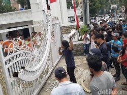 Demo Kantor Gubernur Sumut, Mahasiswa Tuntut Pencemaran Danau Toba Ditangani