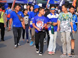 Bobotoh terus berdatangan sebelum laga dimulai.