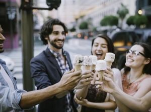Siapa Mau Cicip? Dingin Segar Es Krim Ini Terbuat dari Lalat Hitam
