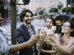 Siapa Mau Cicip? Dingin Segar Es Krim Ini Terbuat dari Lalat Hitam