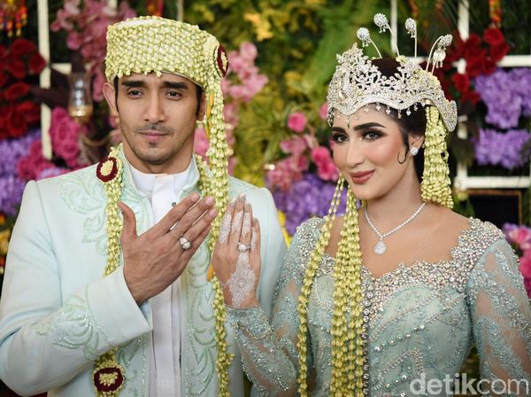 Wajah Bahagia Tania Nadira Usai Resmi Jadi Istri Alwi Alaydrus