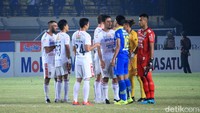 Sempat terjadi ketegangan antara para pemain Persib dengan Bali Unites dalam pertandingan pekan ke-11 tersebut.