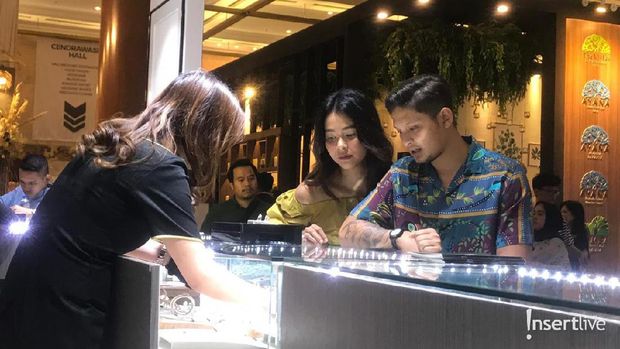 Bunga Jelitha dan Syamsir Alam Cari Cincin