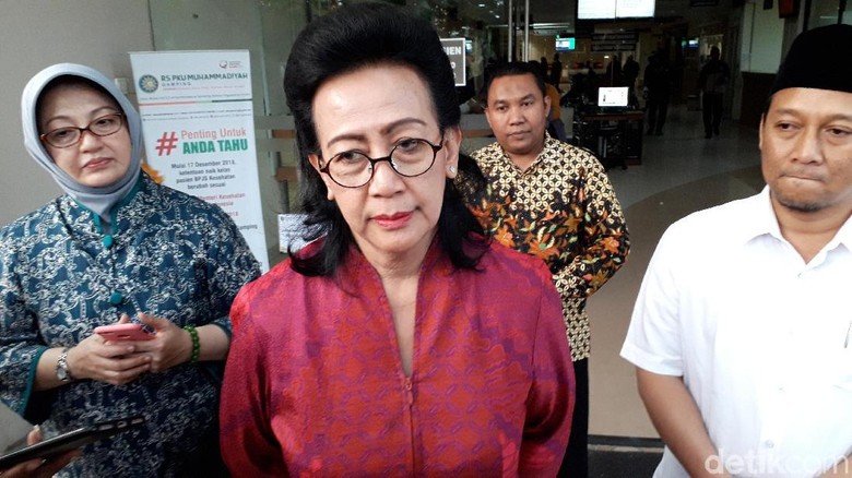 GKR Hemas Jenguk Buya Syafii di RS PKU Muhammadiyah Gamping