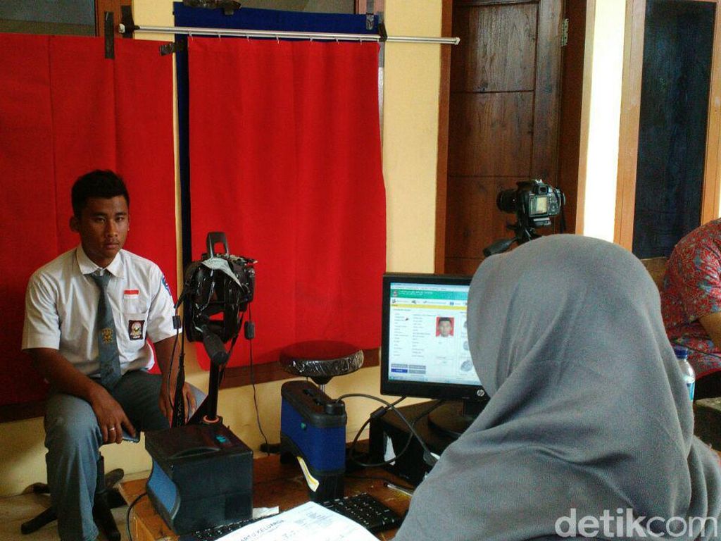 Disdukcapil Kehabisan Blangko, 5.000 Warga Wonogiri Tak Punya e-KTP Disdukcapil Kehabisan Blangko, 5.000 Warga Wonogiri Tak Punya e-KTP