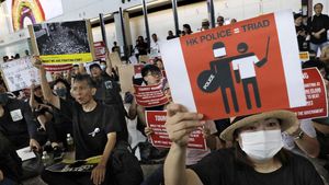 Lautan Demonstran Penuhi Bandara Internasional Hong Kong
