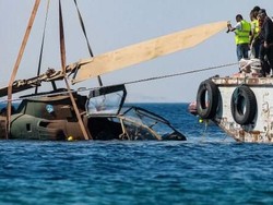 Yordania Tenggelamkan Tank Hingga Heli ke Laut, Buat Apa?