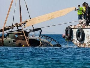 Yordania Tenggelamkan Tank Hingga Heli ke Laut, Buat Apa? Yordania Tenggelamkan Tank Hingga Heli ke Laut, Buat Apa?
