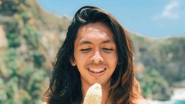 Berpetualang Sambil Kulineran, Ini Momen Seru Perjalanan Backcpacker Tampan