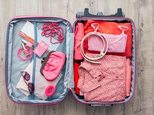 7 Cara Packing yang Efisien agar Koper Muat Banyak Baju 7 Cara Packing yang Efisien agar Koper Muat Banyak Baju