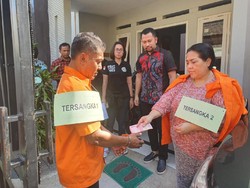 Momen Nunung Pesan Lalu Buang Sabu di Kloset dalam Rekonstruksi