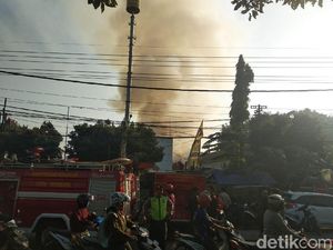 Asrama Polisi di Tandes Surabaya Terbakar