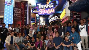 Foto Liburan Edukatif SMA CT Arsa di Trans Studio Cibubur