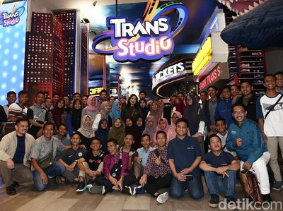 Foto Liburan Edukatif SMA CT Arsa di Trans Studio Cibubur