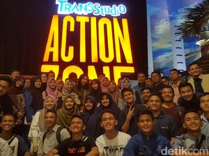 Piknik Edukatif 150 Alumni SMA CT Arsa di Trans Studio Cibubur