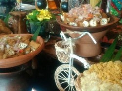 Bisa Makan Sepuasnya di Resto Tradisional di Bandung Ini