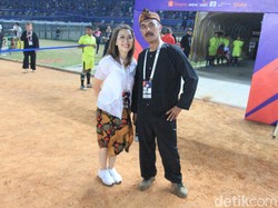 Panpel Persib Bandung Tampil Beda, Pakai Pakaian Adat Pangsi dan Kebaya