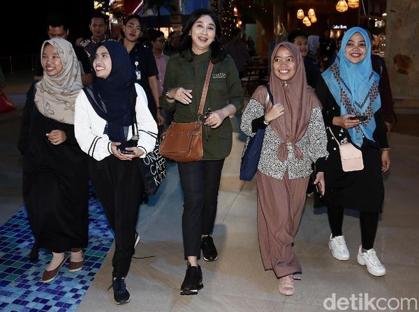 Ratusan Alumni SMA CT Arsa Nikmati Wahana Trans Studio Cibubur