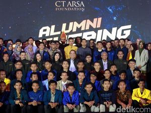 Momen Keakraban Pertemuan Alumni SMA CT Arsa Momen Keakraban Pertemuan Alumni SMA CT Arsa