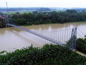 Ada Jembatan Gantung, Lebak-Serang Cuma Sepelemparan Batu