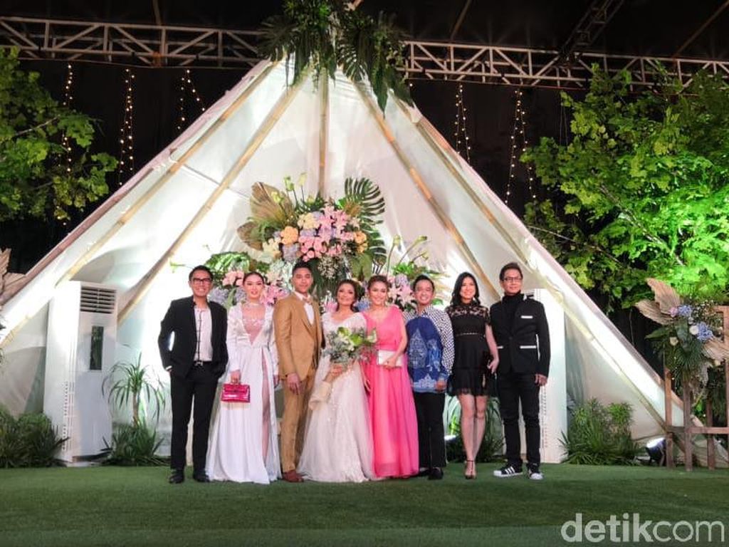Siti Badriah Nikah, Ayu Ting Ting-Zaskia Gotik Didoakan Segera Nyusul Siti Badriah Nikah, Ayu Ting Ting-Zaskia Gotik Didoakan Segera Nyusul