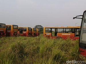 Lokasi Bangkai Bus Bertulisan TransJakarta di Bogor Terbakar Lokasi Bangkai Bus Bertulisan TransJakarta di Bogor Terbakar