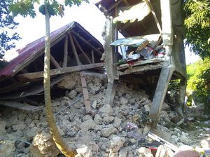 Gempa Guncang Filipina, 4 Orang Tewas Gempa Guncang Filipina, 4 Orang Tewas