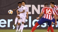 Atletico kian tak terkejar 10 menit kemudian. Costa mencetak gol kedua. Tendangannya dari dalam kotak penalti meneruskan umpan Saul, mengarah ke pojok kanan bawah gawang Madrid. Ateltico unggul 4-0.