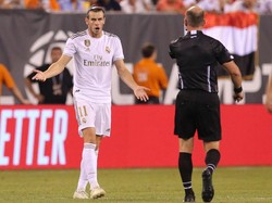 Beberapa pemain terlibat, bahkan sampai yang di bangku cadangan. Wasit akhirnya mengeluarkan kartu merah untuk Carvajal dan Costa.