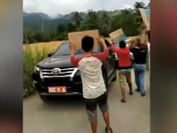 Dihadang Sekelompok Pemuda, Bupati Mamuju Ditagih Janji