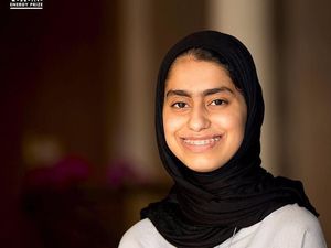 Potret Fatima Al Kaabi, Hijabers yang Jadi Penemu Robot Termuda di Arab Potret Fatima Al Kaabi, Hijabers yang Jadi Penemu Robot Termuda di Arab