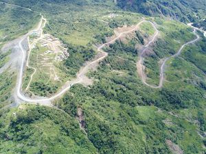 Jokowi Sudah Sambungkan 919 Km Jalan Perbatasan Papua Jokowi Sudah Sambungkan 919 Km Jalan Perbatasan Papua