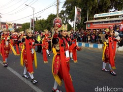Serunya Parade Budaya Topeng Internasional di Ponorogo