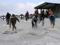 Suasana di Akhir Pekan Pascaerupsi Tangkuban Perahu