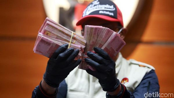 Ini Barang Bukti Kasus Suap Bupati Kudus